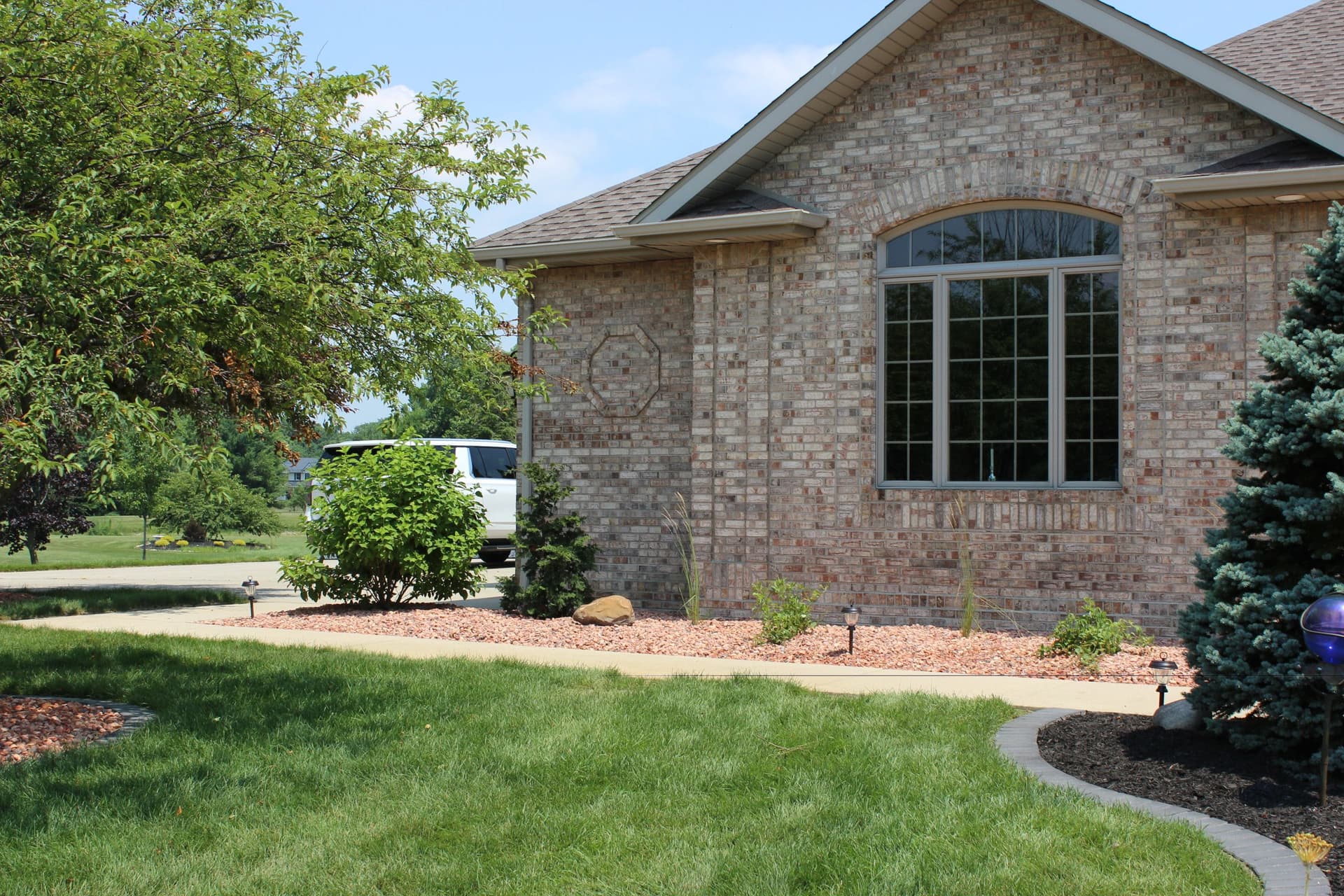 Gallery photos for Elegant Landscape Design in Goshen: Image #4